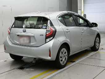 TOYOTA AQUA 2021 Image 2