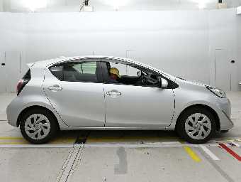 TOYOTA AQUA 2021 Image 3
