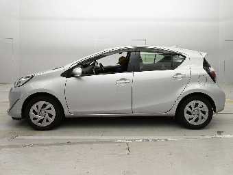 TOYOTA AQUA 2021 Image 4