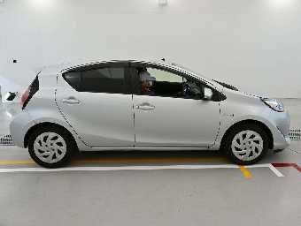 TOYOTA AQUA 2019 Image 3