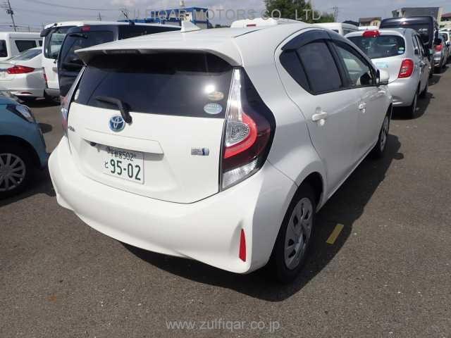 TOYOTA AQUA 2021 Image 2