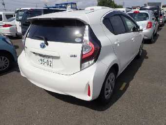 TOYOTA AQUA 2021 Image 2