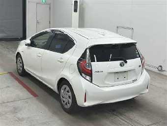 TOYOTA AQUA 2019 Image 2