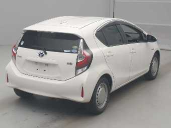 TOYOTA AQUA 2018 Image 2