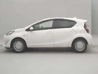 TOYOTA AQUA 2018 Image 5