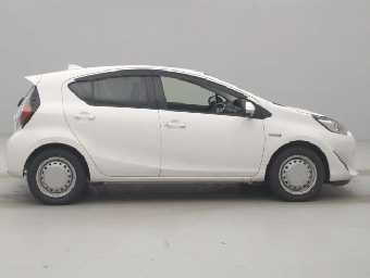TOYOTA AQUA 2018 Image 6
