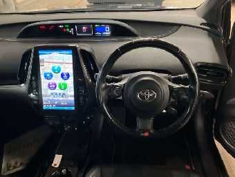 TOYOTA PRIUS PHV 2021 Image 6
