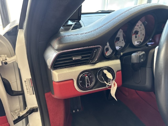 PORSCHE 911 2015 Image 38