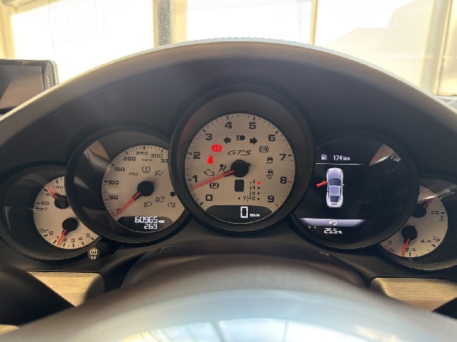 PORSCHE 911 2015 Image 40
