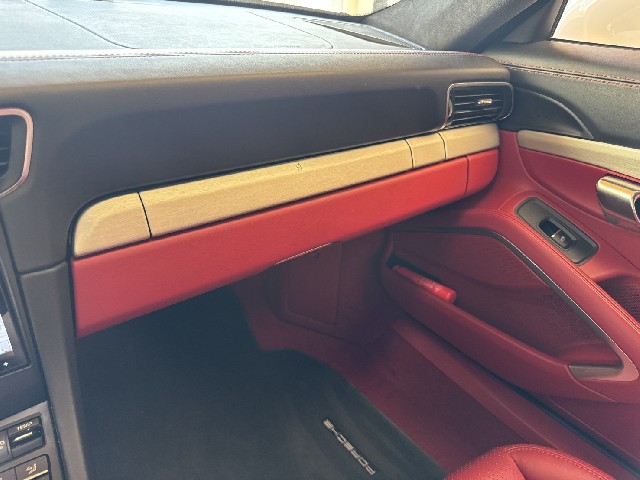 PORSCHE 911 2015 Image 44
