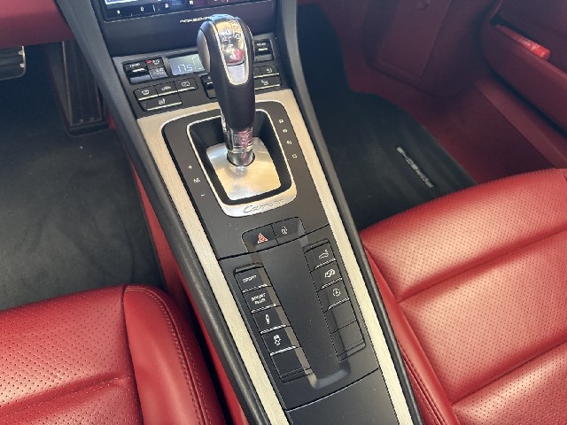 PORSCHE 911 2015 Image 46