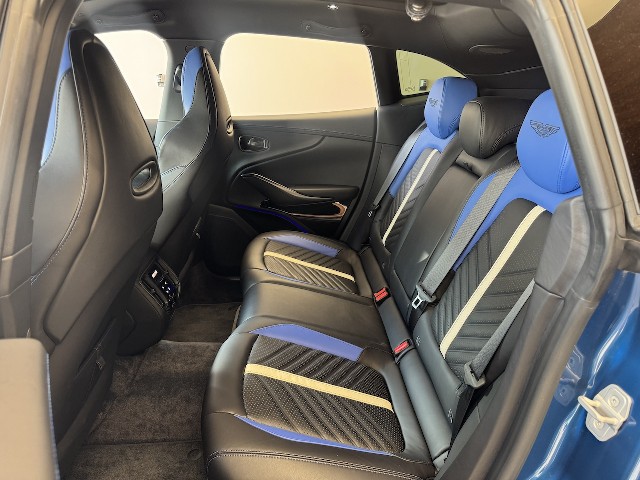 ASTON MARTIN DBX 2023 Image 20
