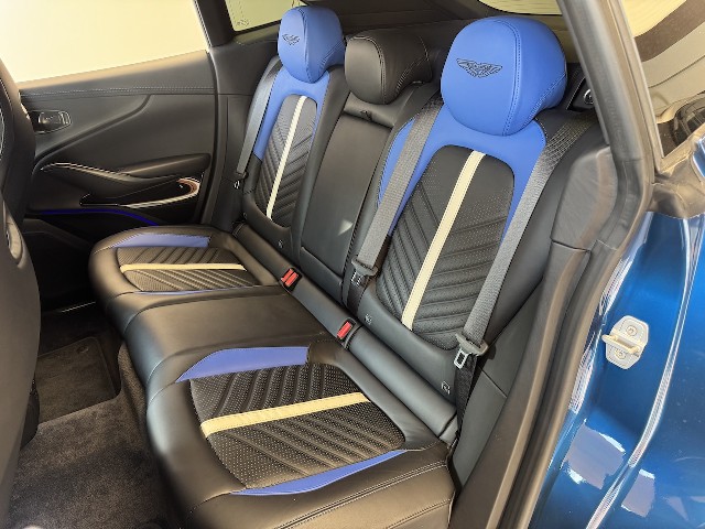 ASTON MARTIN DBX 2023 Image 21