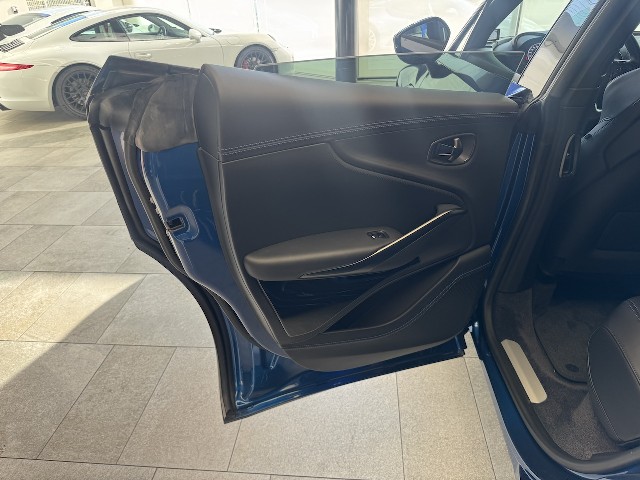 ASTON MARTIN DBX 2023 Image 22