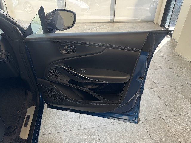ASTON MARTIN DBX 2023 Image 30