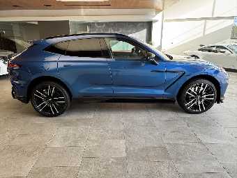 ASTON MARTIN DBX 2023 Image 4