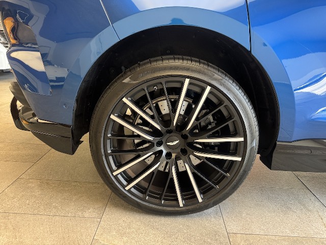 ASTON MARTIN DBX 2023 Image 43