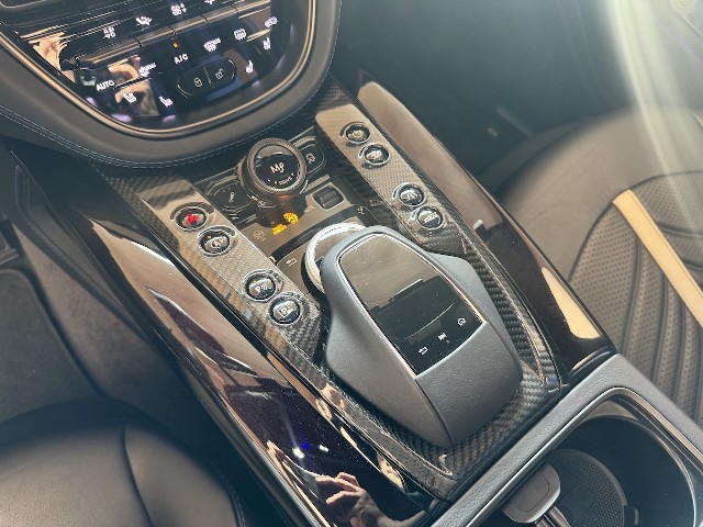 ASTON MARTIN DBX 2023 Image 51