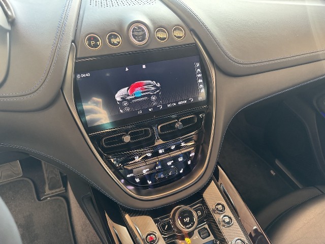 ASTON MARTIN DBX 2023 Image 52