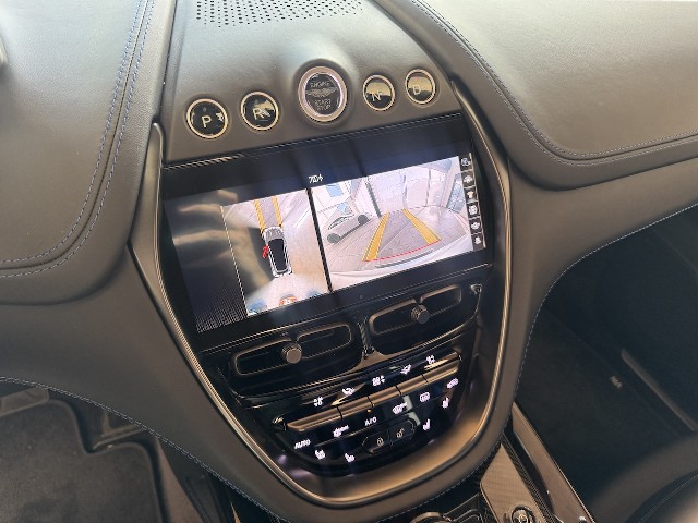 ASTON MARTIN DBX 2023 Image 54