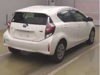 TOYOTA AQUA 2021 Image 2