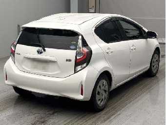 TOYOTA AQUA 2021 Image 3