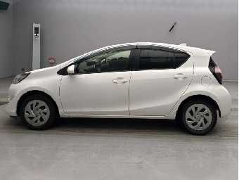 TOYOTA AQUA 2021 Image 6