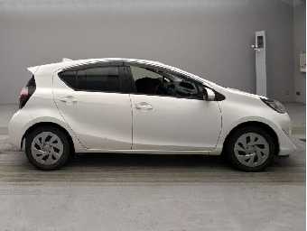 TOYOTA AQUA 2021 Image 7