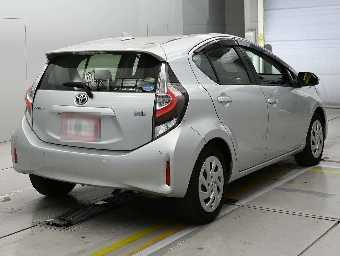 TOYOTA AQUA 2021 Image 2