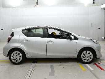 TOYOTA AQUA 2021 Image 3