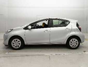TOYOTA AQUA 2021 Image 4