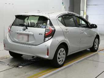 TOYOTA AQUA 2021 Image 2