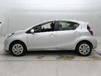 TOYOTA AQUA 2021 Image 4