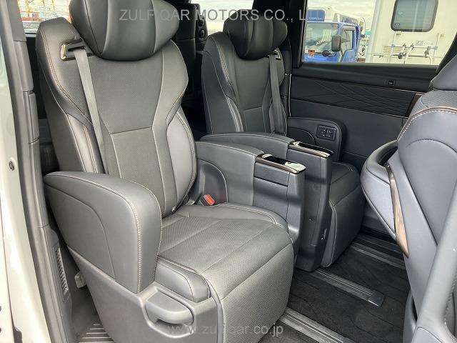 TOYOTA ALPHARD 2024 Image 9