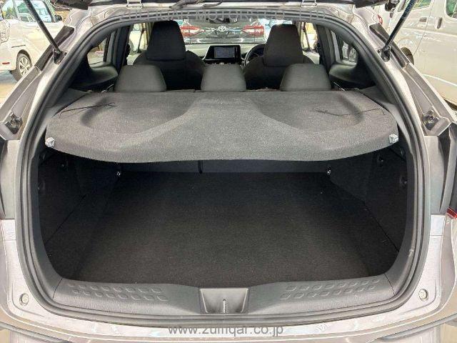 TOYOTA C-HR 2019 Image 8