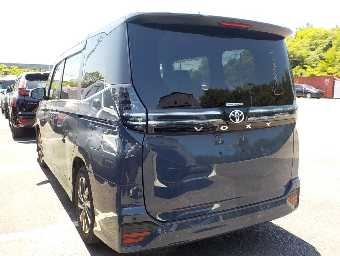 TOYOTA VOXY 2023 Image 3