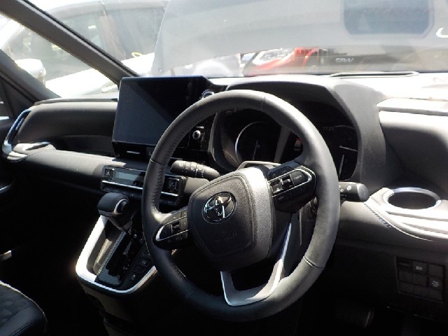 TOYOTA VOXY 2023 Image 24