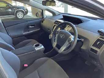 TOYOTA PRIUS ALPHA 2014 Image 4