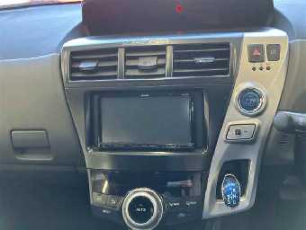TOYOTA PRIUS ALPHA 2014 Image 6