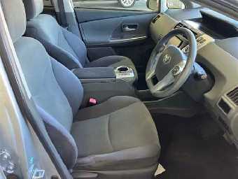 TOYOTA PRIUS ALPHA 2014 Image 7