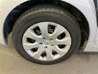 TOYOTA PRIUS ALPHA 2014 Image 9