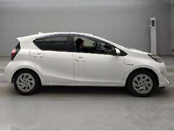 TOYOTA AQUA 2019 Image 6