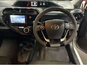 TOYOTA AQUA 2019 Image 9