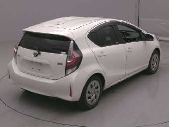TOYOTA AQUA 2021 Image 2