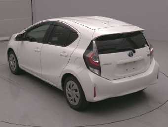 TOYOTA AQUA 2021 Image 4
