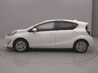 TOYOTA AQUA 2021 Image 5