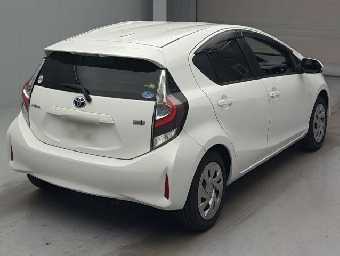 TOYOTA AQUA 2021 Image 2