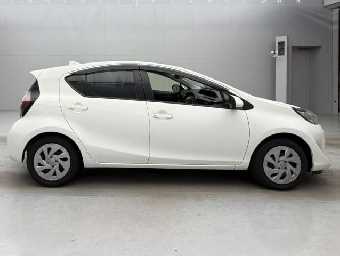 TOYOTA AQUA 2021 Image 6