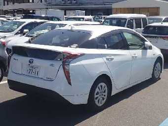 TOYOTA PRIUS 2018 Image 2