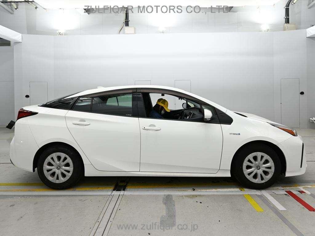 TOYOTA PRIUS 2019 Image 3